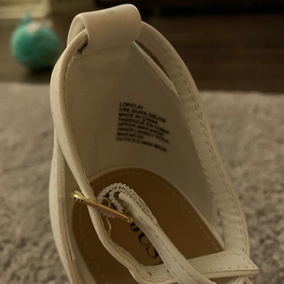 Beautiful White Heels - Picture 6 of 7